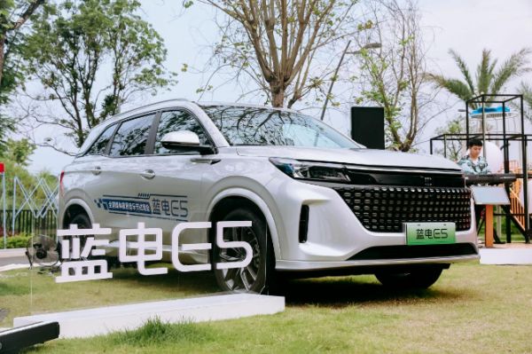 9.98万就能买插混SUV，蓝电E5就能完爆博越L吗！