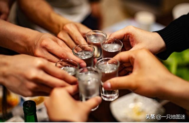 中国8大“光瓶白酒”别错过！好喝不贵，100%无添加，行家才知道