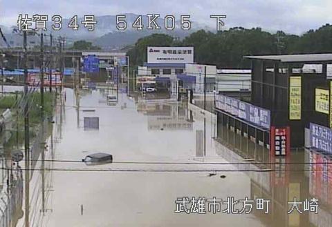 日本九州暴雨肆虐：道路积水没过胸口 2人死亡