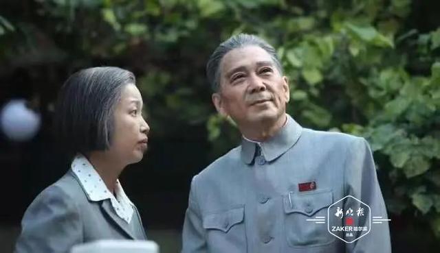 他是哈尔滨人！71次饰演周总理，连酒窝都一模一样