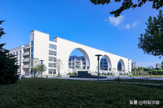 上海对外经贸大学：公办还是民办？深度揭秘这所“宝藏大学”！