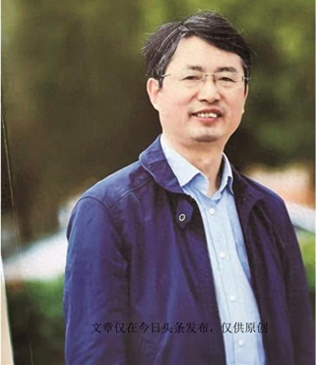 湖南常德人，到浙江台州打工，娶老板女儿，后创办药厂登上富豪榜