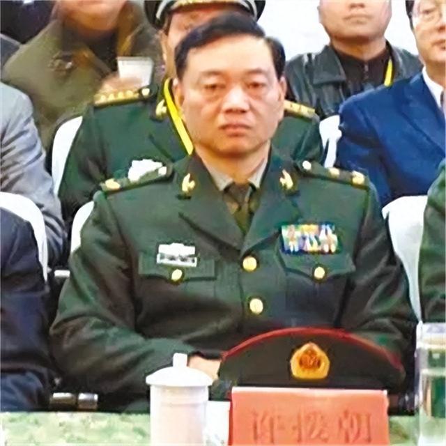 他是许世友将军的小儿子，曾担任过两个军区的司令员，如今72岁了