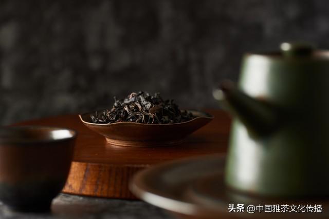 沏一杯清茗，独品三江春水