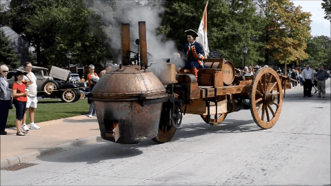 听过不一定见过！街头惊现百年前烧锅炉的蒸汽车，让人大开眼界