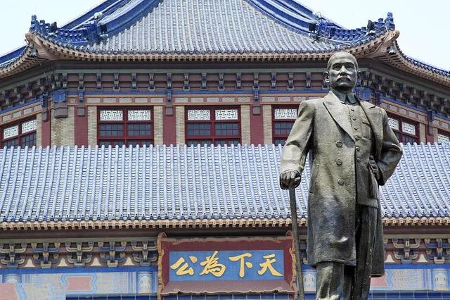 中华帝国两千年，上层建筑是“秦制”？经济基础却隐含另一套规则