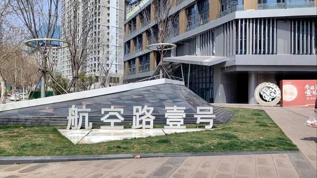 武汉市中心两栋30层高楼被投诉是违建 开发商称“重点工程走的绿色通道，先建后补手续”