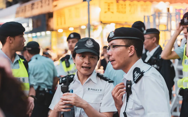 香港警察百年史：被外国人歧视，勾结帮派欺负百姓，如今脱胎换骨