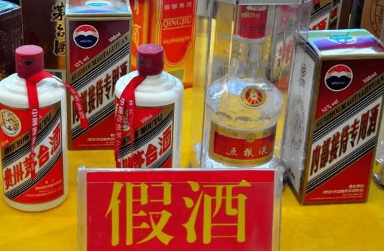 茅台酒瓶上的红飘带有啥作用？行家：内藏玄机！别再不知道闹笑话