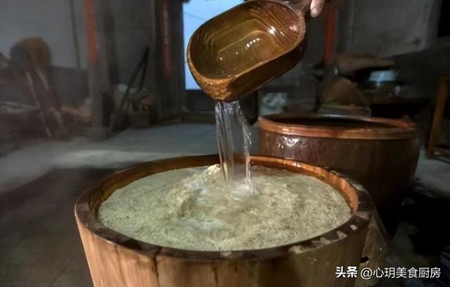 真正的粮食酒多少钱1斤？很便宜吗？60岁的酒厂老师傅告诉你答案