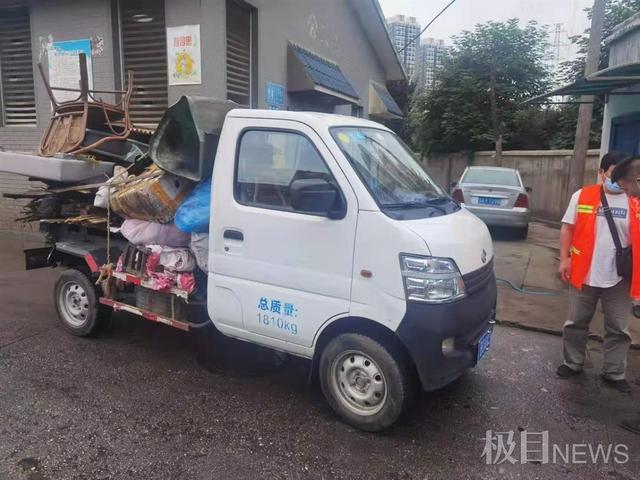 多辆环卫车“跑冒滴漏”，领10余万元罚单