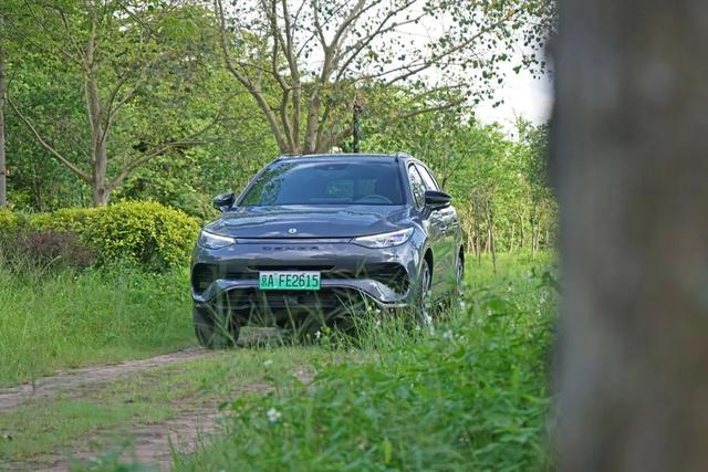 奔驰光环下的7座SUV，除了豪华还有啥？试驾腾势X PHEV