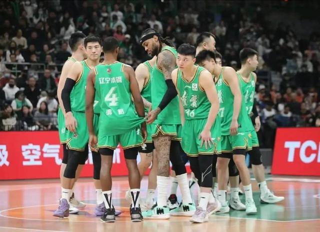 大比分3-0，本场比赛7大不可思议，3个不争事实！辽宁98-91新疆，