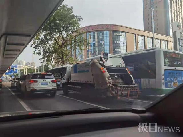 多辆环卫车“跑冒滴漏”，领10余万元罚单