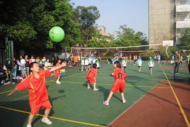 洛阳女孩王珊珊：从打排球到率女足夺冠，“九球天后”实至名归