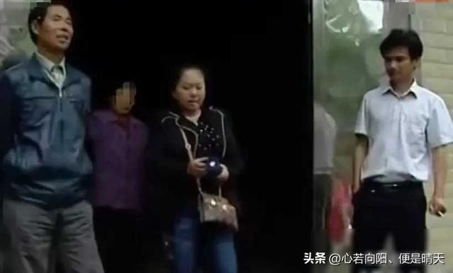 5旬美女引争抢，现夫豪掷10万让前夫放手？前夫却称：谈钱就免