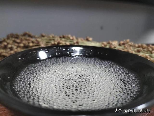 真正的粮食酒多少钱1斤？很便宜吗？60岁的酒厂老师傅告诉你答案